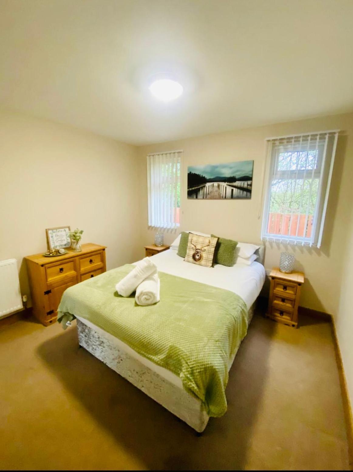 Elder Cabin With Hot Tub York Extérieur photo